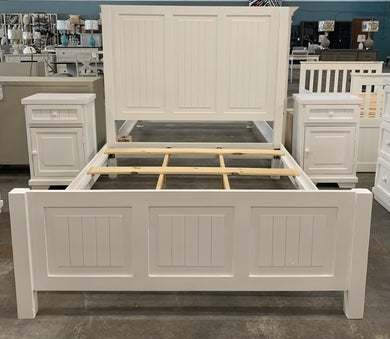 Cottage White Queen Panel Bed